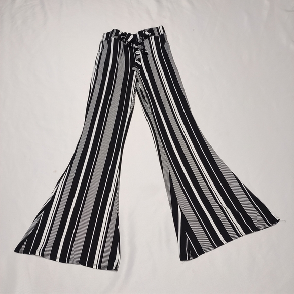 eye candy Pants - ♥️Eye Candy Stretchy Flare Pants Size L